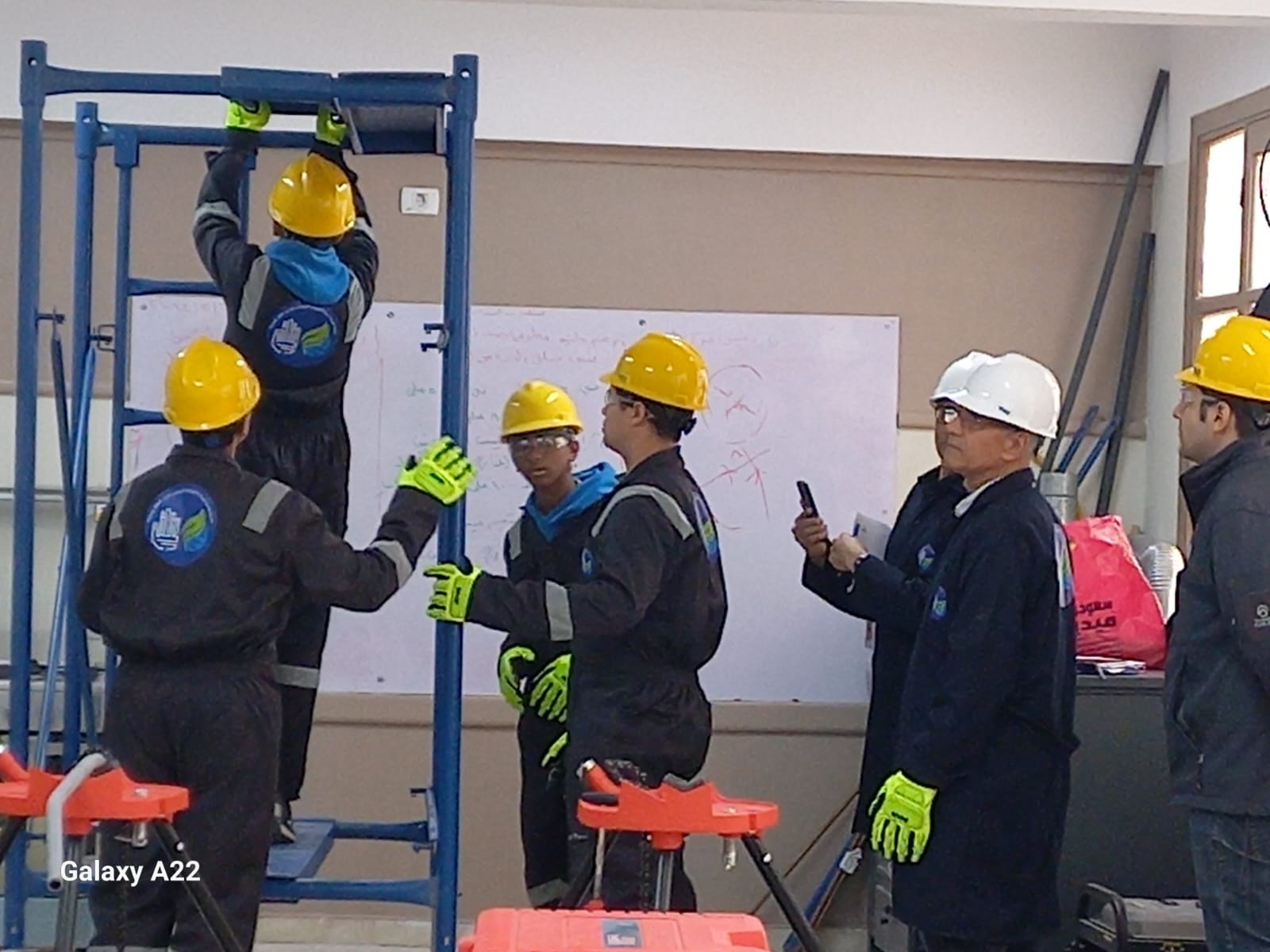 Students in Gas & Renewable Energy workshop